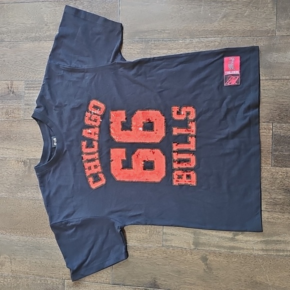CHICAGO Bulls 66 Sequined UltraGame NBA Black T Shirt Size Small Black Red - Picture 2 of 7
